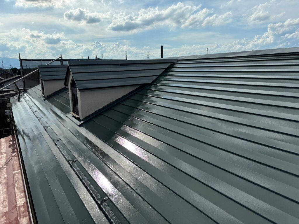 クールタイト ストレートブラック 完全ガイド】屋根の遮熱塗料「クールタイト」とは？効果・価格・選び方